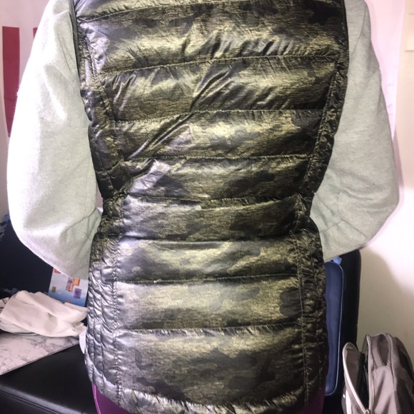 Lightweight puffer vest - Picture 2 of 2